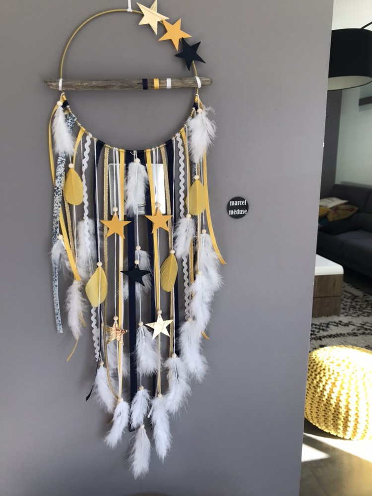 Attrape rêves / dreamcatcher Geant diametre 35 cm et longueur 130 cm en  dentelle, plumes et perles bois coloris automne | marcel méduse